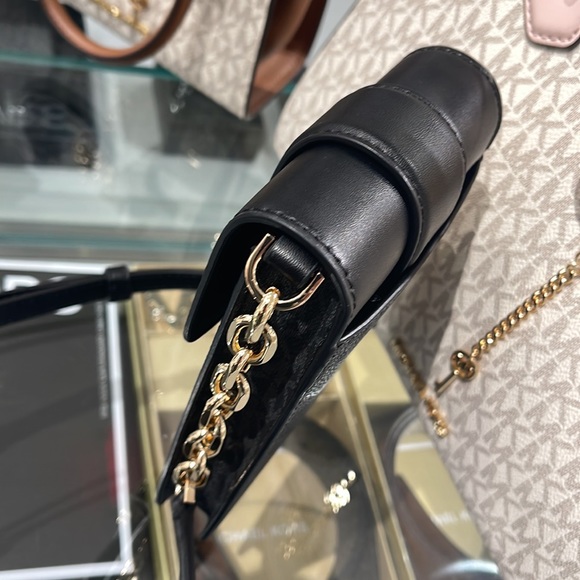 Michael Kors Carmen Small Logo Smartphone Crossbody Bag
Black Signature 
NWT - Picture 14 of 16